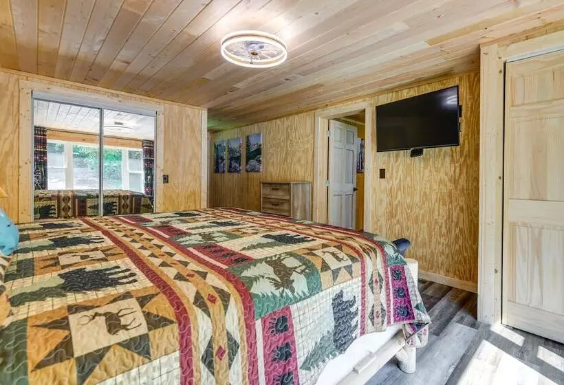 Furnished Deck: Rustic Cabin In Cosby!