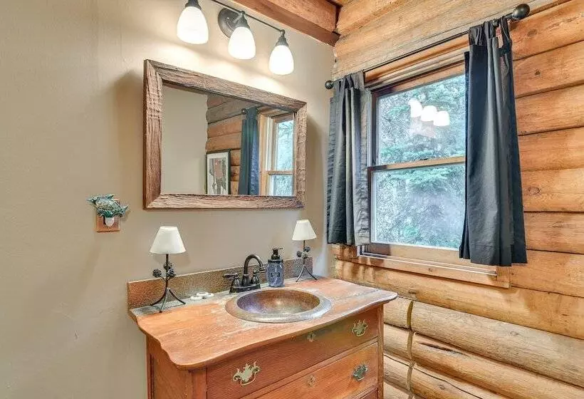 Rustic Government Camp Cabin W/ Mountain Views!