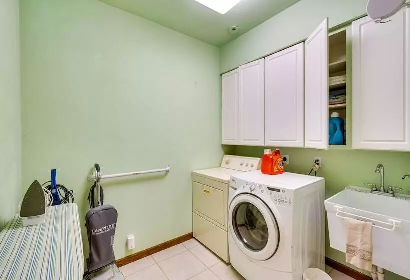 Spacious Beloit Retreat: Close To Parks & Trails!