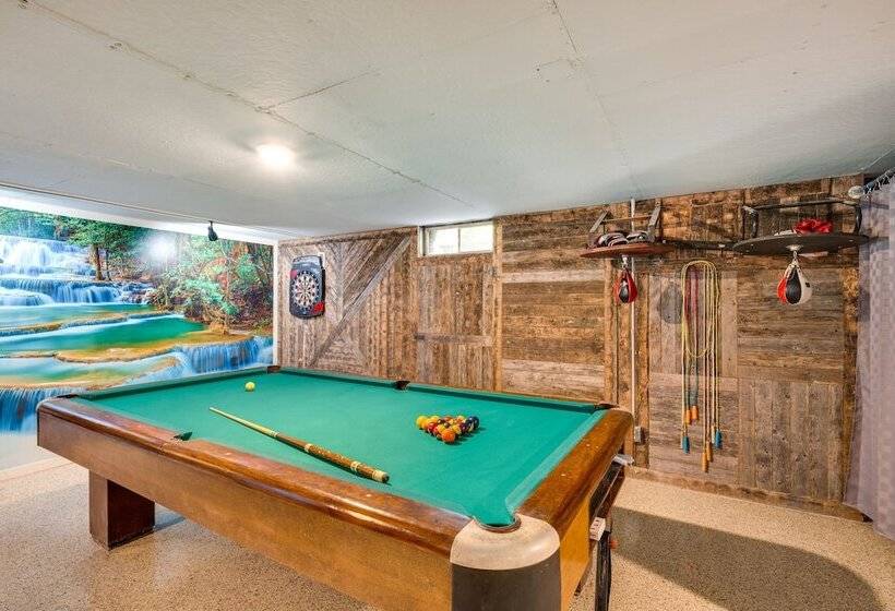 Spacious Beloit Retreat: Close To Parks & Trails!