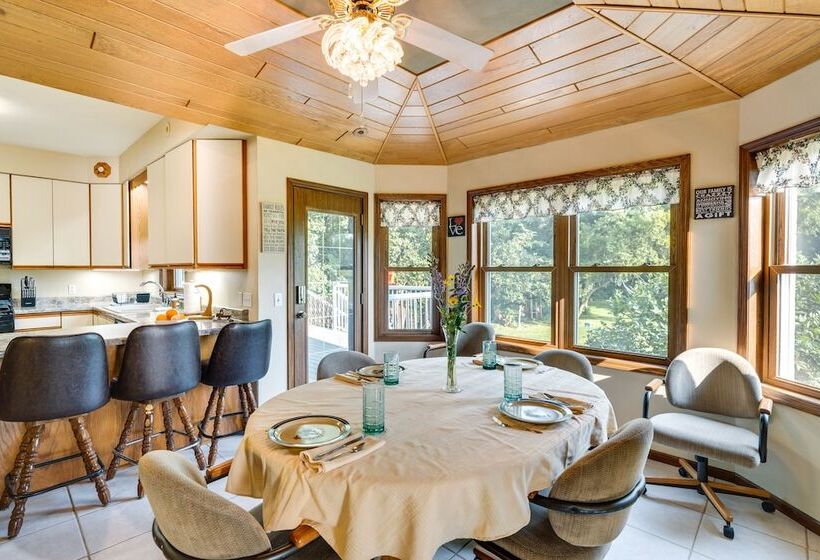 Spacious Beloit Retreat: Close To Parks & Trails!