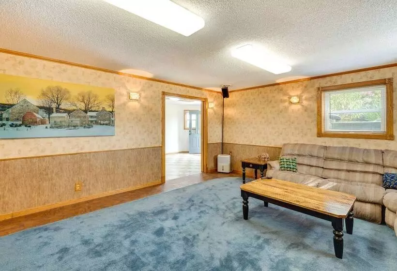 Spacious Beloit Retreat: Close To Parks & Trails!