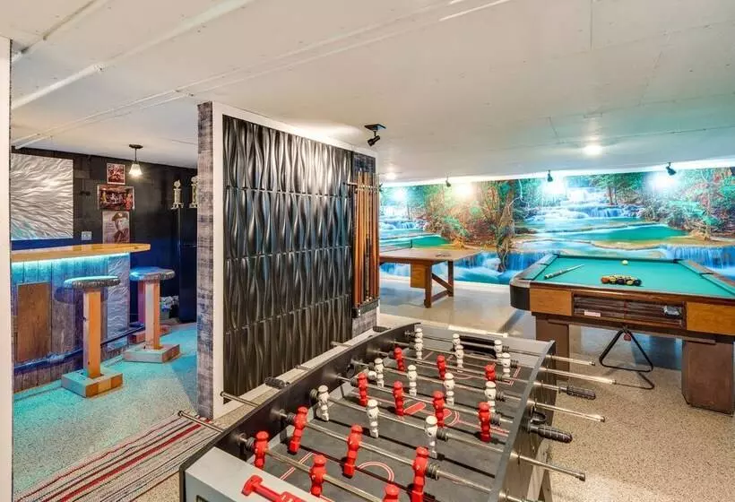 Spacious Beloit Retreat: Close To Parks & Trails!