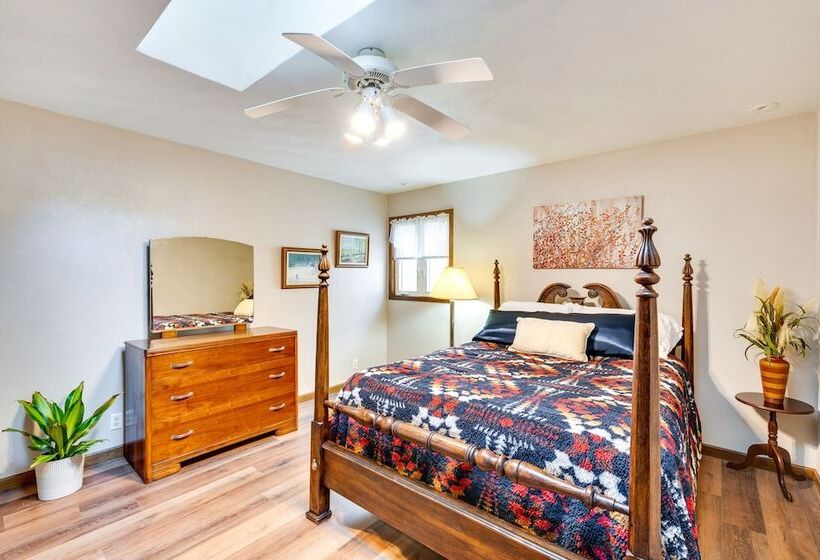 Spacious Beloit Retreat: Close To Parks & Trails!