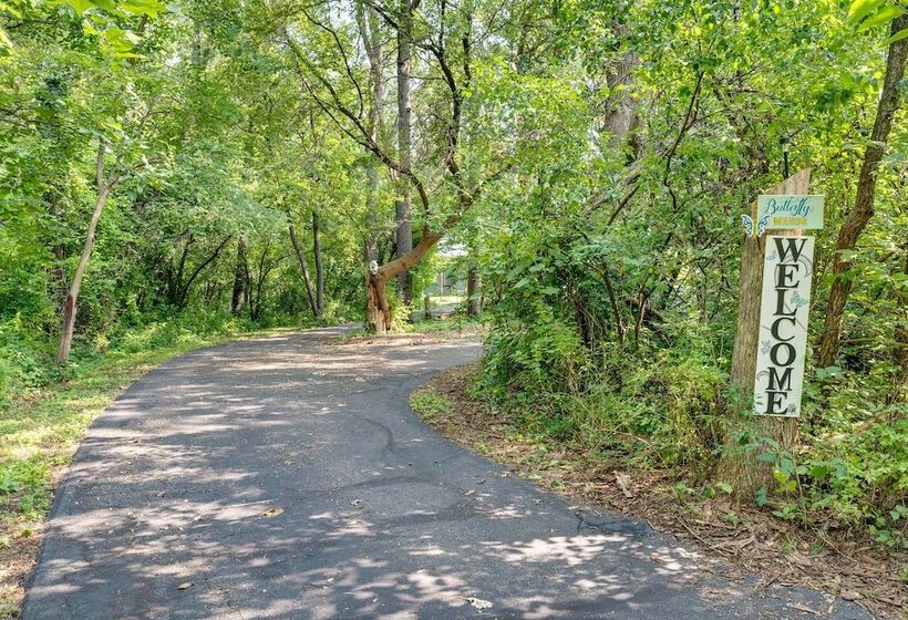 Spacious Beloit Retreat: Close To Parks & Trails!