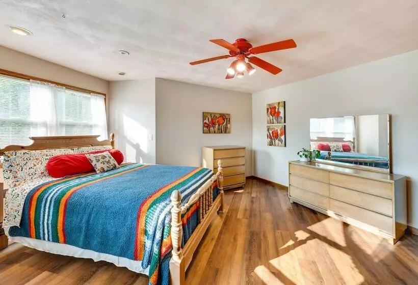 Spacious Beloit Retreat: Close To Parks & Trails!