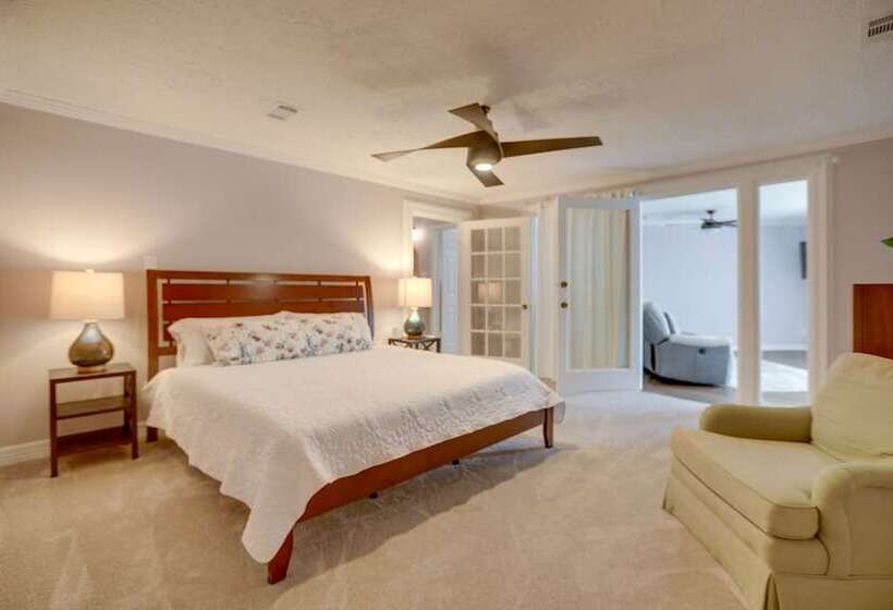 Poolside Oasis Near Medical Center & Nrg Stadium!