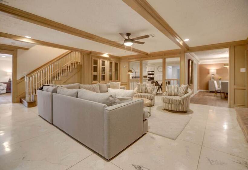 Poolside Oasis Near Medical Center & Nrg Stadium!