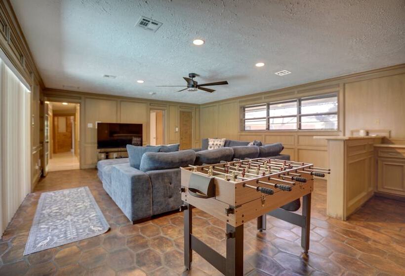 Poolside Oasis Near Medical Center & Nrg Stadium!