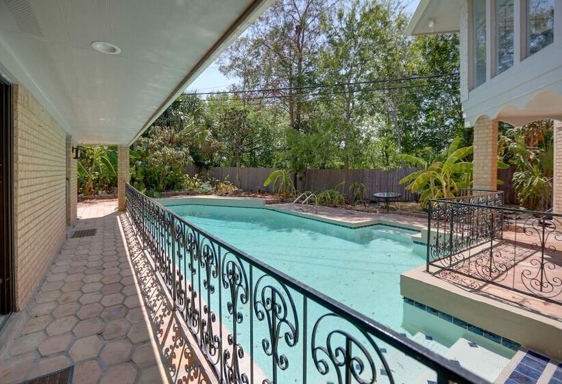 Poolside Oasis Near Medical Center & Nrg Stadium!