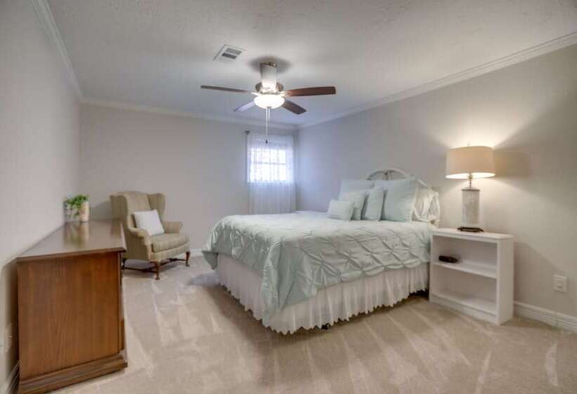 Poolside Oasis Near Medical Center & Nrg Stadium!