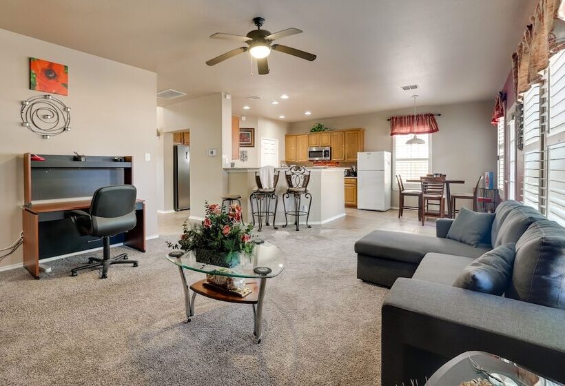 Spacious Texas Abode W/ Deck & Fenced In Yard!