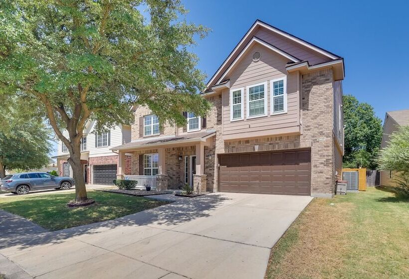 Spacious Texas Abode W/ Deck & Fenced In Yard!