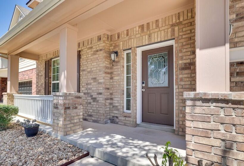 Spacious Texas Abode W/ Deck & Fenced In Yard!