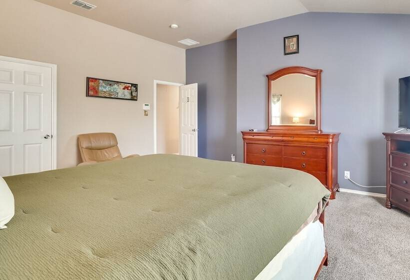 Spacious Texas Abode W/ Deck & Fenced In Yard!