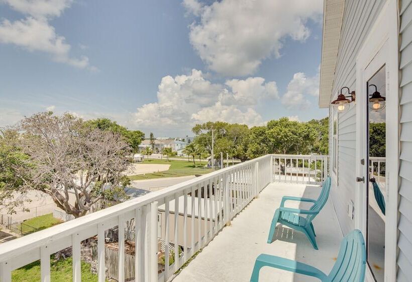 Sunny Key Largo Home W/ Golf Cart & Kayaks