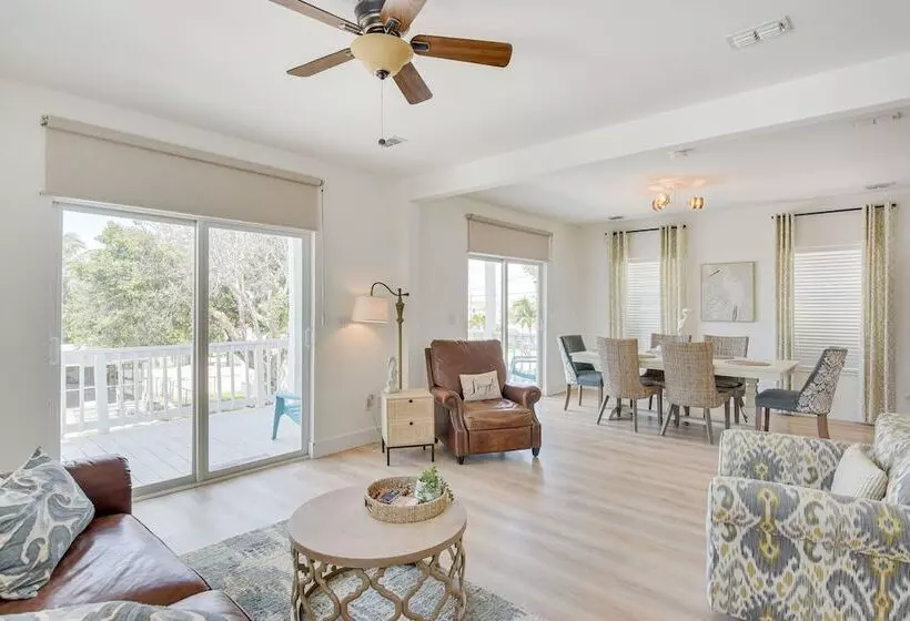 Sunny Key Largo Home W/ Golf Cart & Kayaks