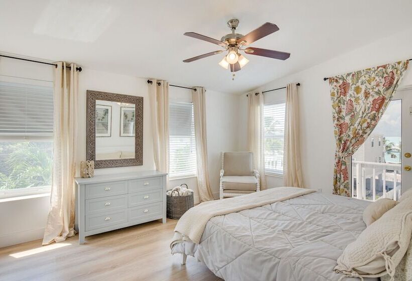 Sunny Key Largo Home W/ Golf Cart & Kayaks