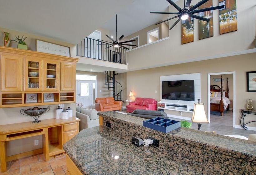 Waterfront Hot Springs Home: 19 Mi To Natl Park!