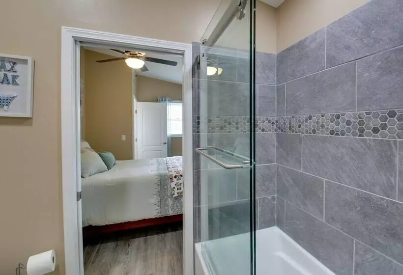 Waterfront Hot Springs Home: 19 Mi To Natl Park!