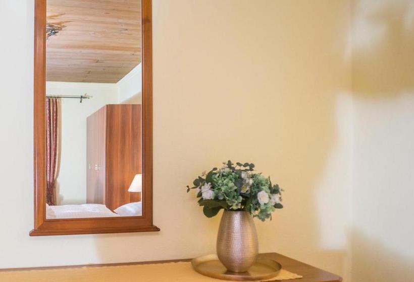 Отель Appartements Landhaus Waidmannsheil