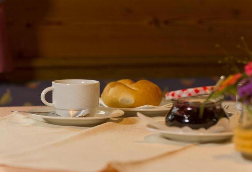 ホテル Café Pension Zum Jäger