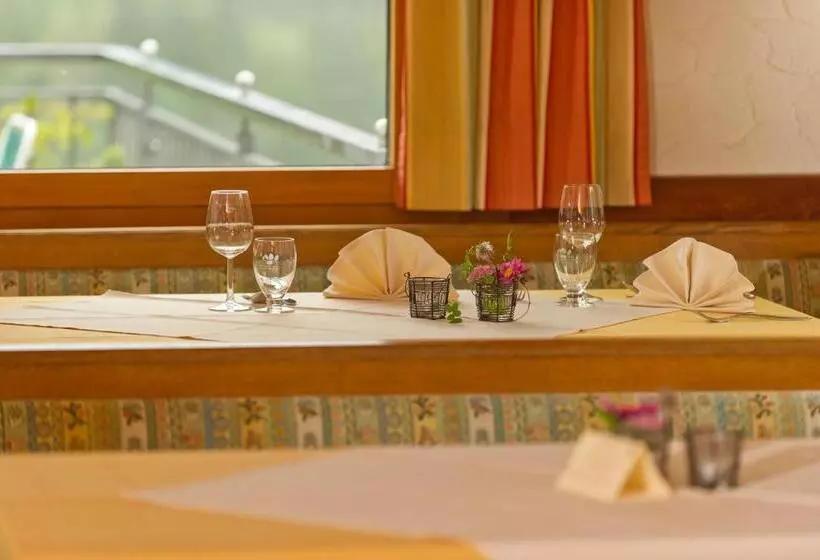 Hotelli Café Pension Zum Jäger
