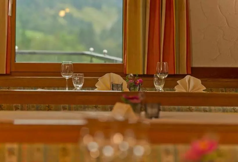Hotelli Café Pension Zum Jäger