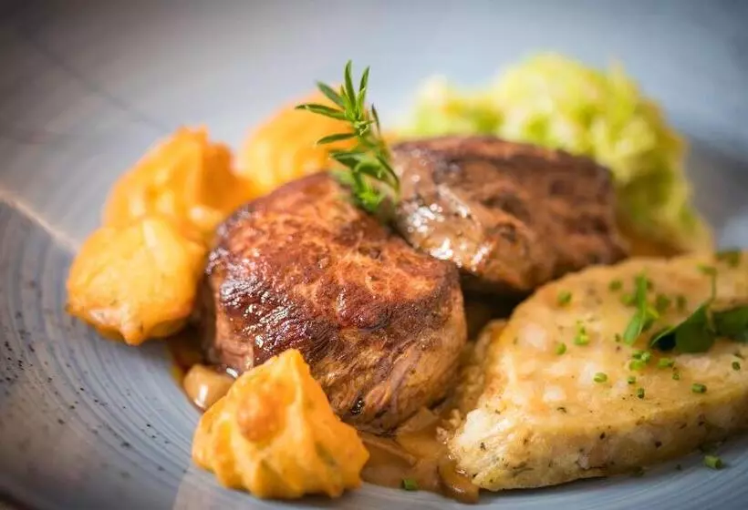 Hotelli Café Pension Zum Jäger