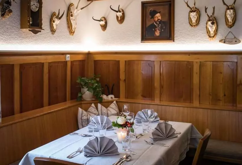 Hotelli Café Pension Zum Jäger