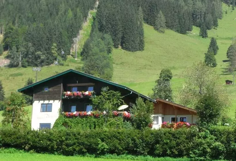 Hotelli Ferienhaus Regina