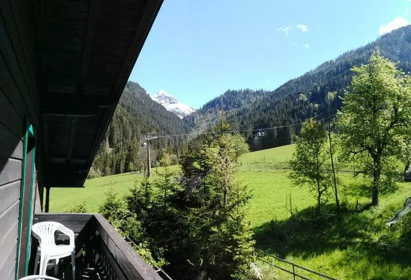Hotelli Ferienhaus Regina
