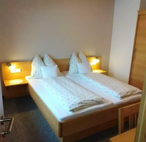 Hotelli Ferienhaus Regina