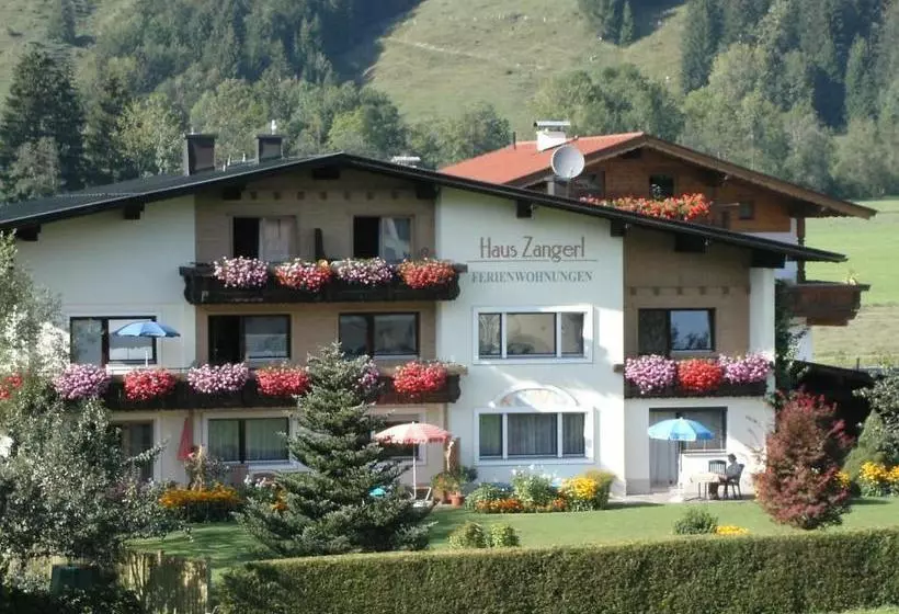 ホテル Ferienwohnungen Haus Zangerl