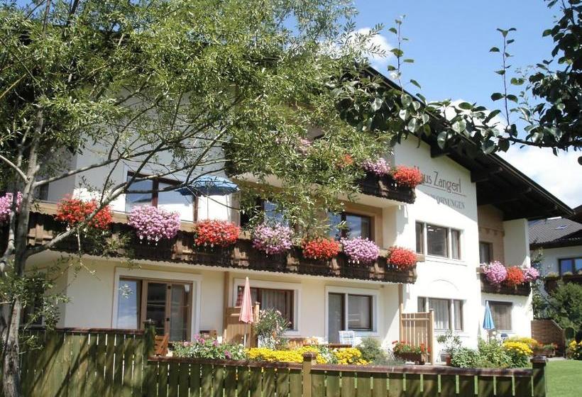 ホテル Ferienwohnungen Haus Zangerl