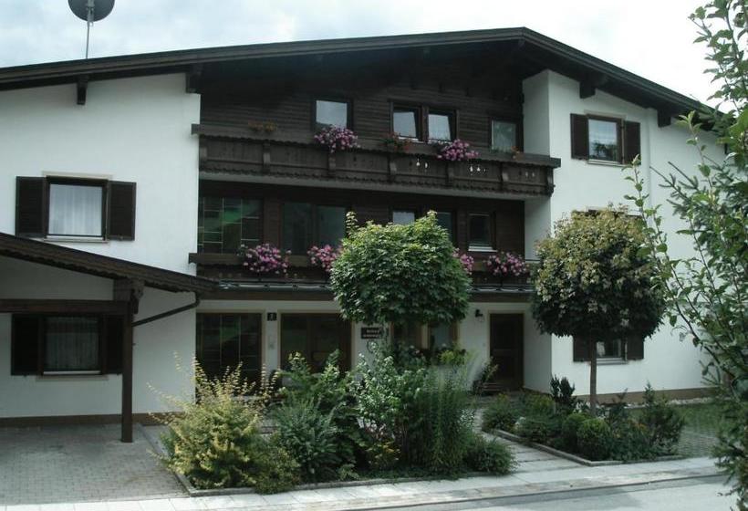 ホテル Ferienwohnungen Haus Zangerl