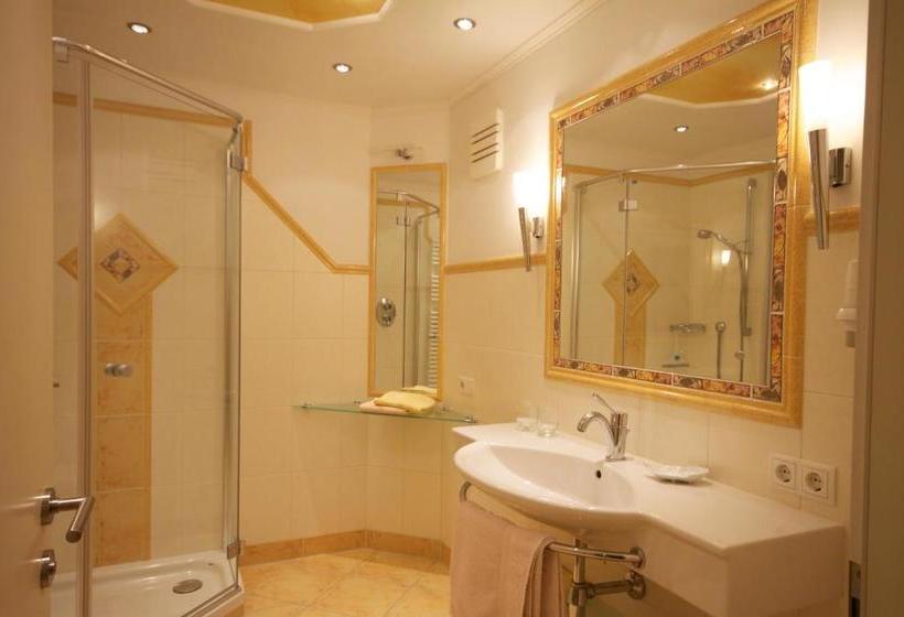 ホテル Ferienwohnungen Haus Zangerl