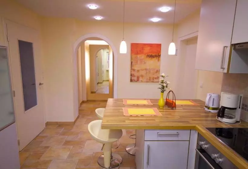 ホテル Ferienwohnungen Haus Zangerl