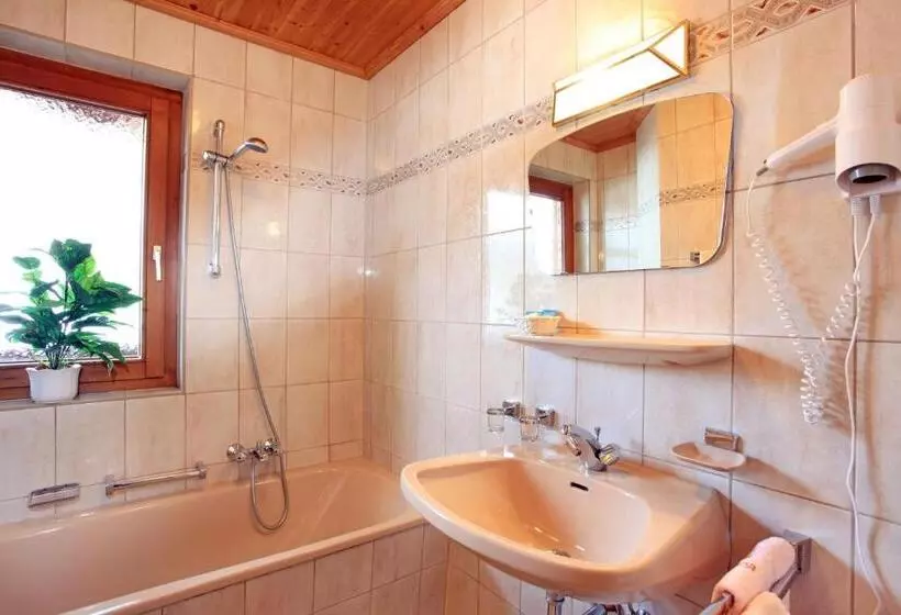 Hotelli Gasthof Zum Lendwirt