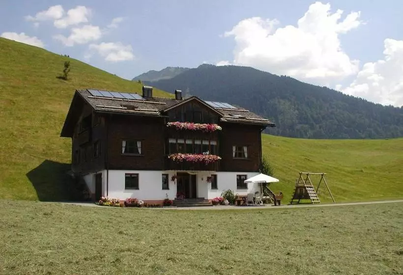 هتل Haus Monika