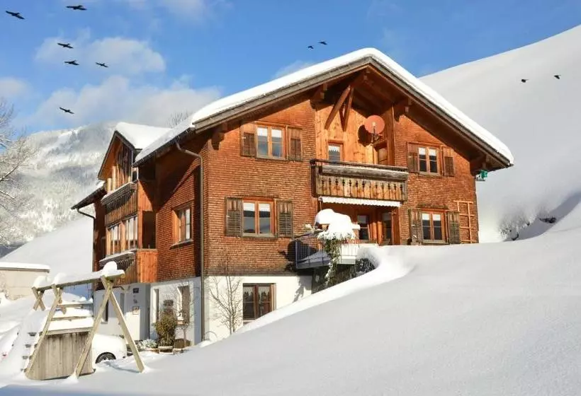 هتل Haus Monika