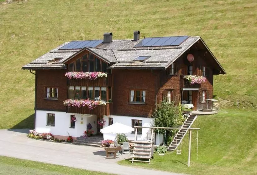 هتل Haus Monika