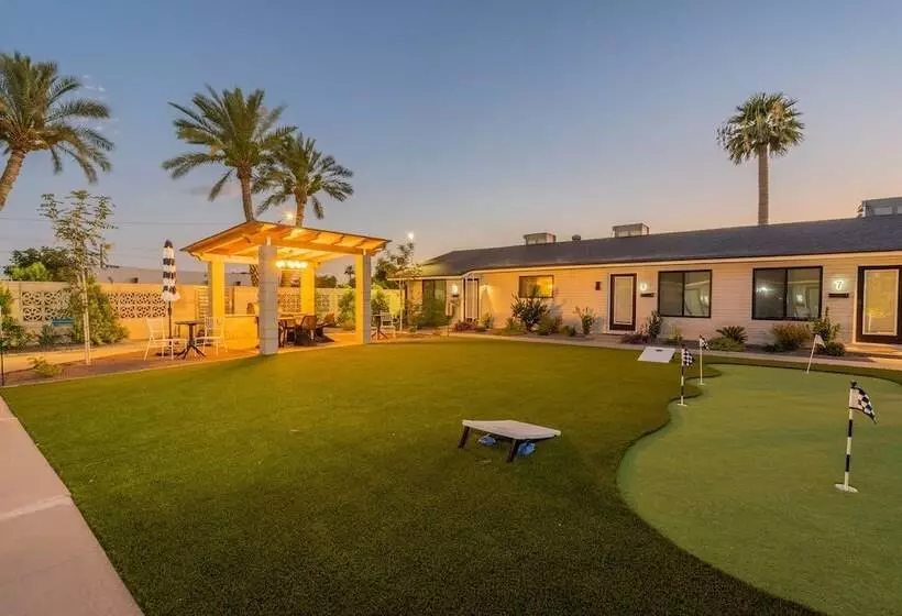 Ash & Ko Boutique Lodging