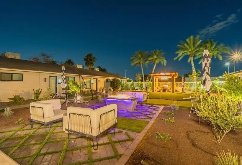 Ash & Ko Boutique Lodging