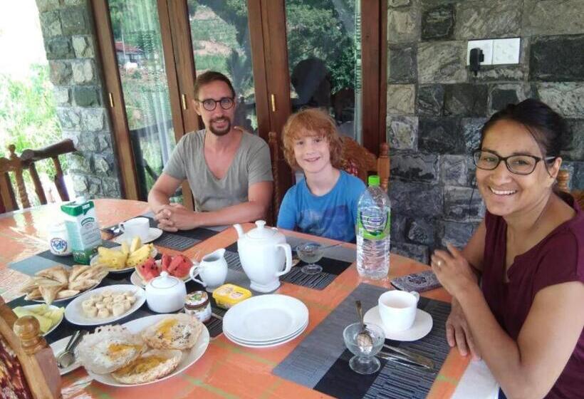 تختخواب و صبحانه Blue Heaven Cottage