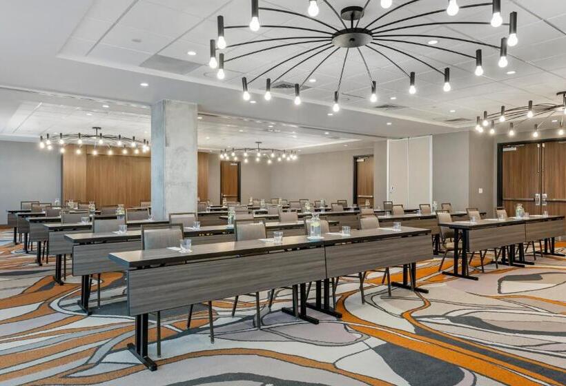 Cambria Hotel Austin Downtown