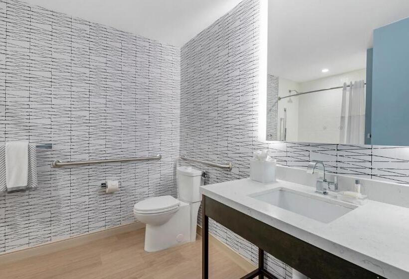 Cambria Hotel Austin Downtown