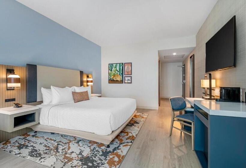 Cambria Hotel Austin Downtown