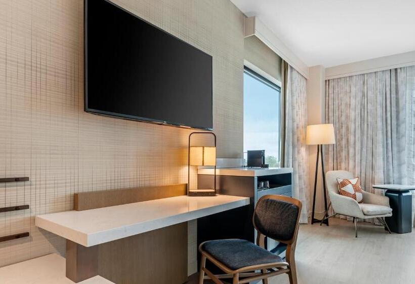 Cambria Hotel Austin Downtown