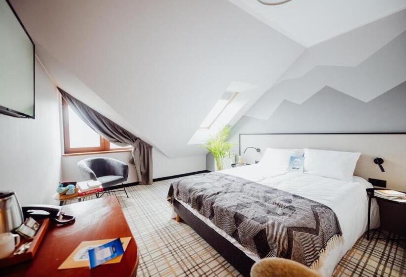 בית מלון כפרי Kyriad Karkonosze